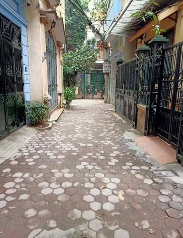 TIN SỐC ! CHỈ 2.6 TỶ CÓ NHÀ KIM MÃ 25M, 5 TẦNG , GẦN PHỐ, LÔ GÓC , NGÕ RỘNG