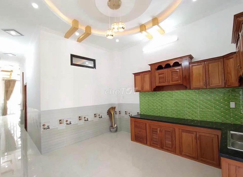 Nhà tôi đi định cư nên cần bán gấp lại căn nhà như hình ở gần Chợ Bình Chánh