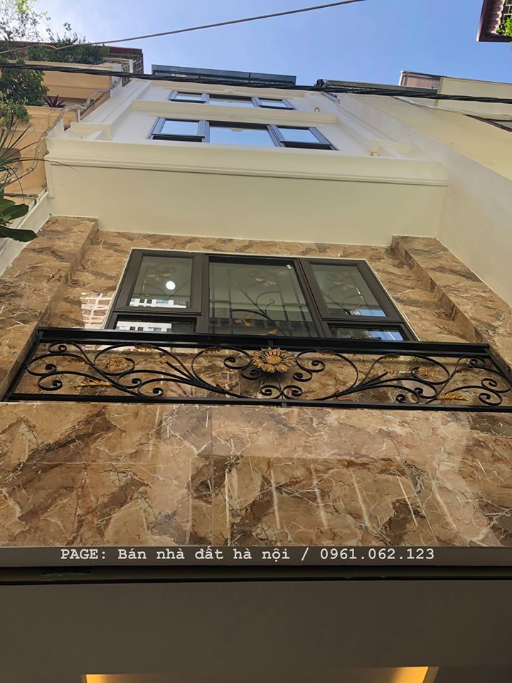 Bán nhà Nguyễn Trãi, Thanh Xuân, diện tích 35m2, xây mới 5 tầng. Full nội thất gồm giường, tủ,kệ TV