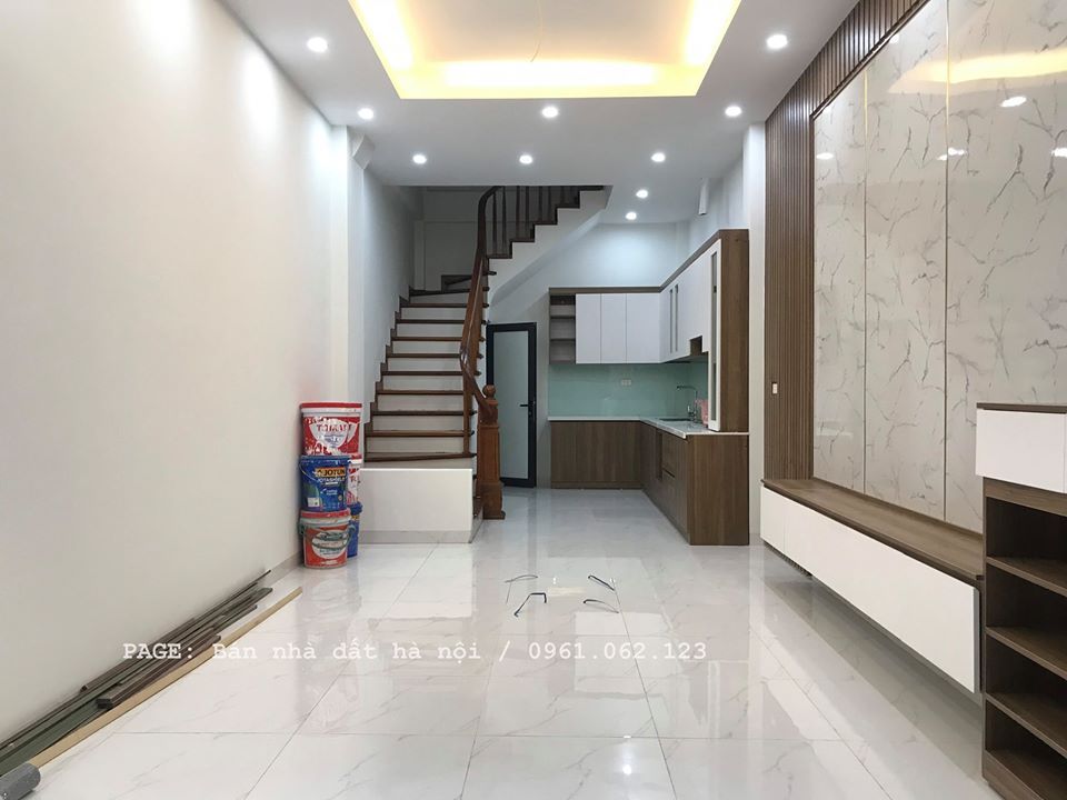 Bán nhà Nguyễn Trãi, Thanh Xuân, diện tích 35m2, xây mới 5 tầng. Full nội thất gồm giường, tủ,kệ TV