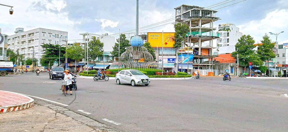 Bán nhà mặt tiền Lê Hồng Phong – Nguyễn Đức Cảnh.74.5 m2 7 tỷ