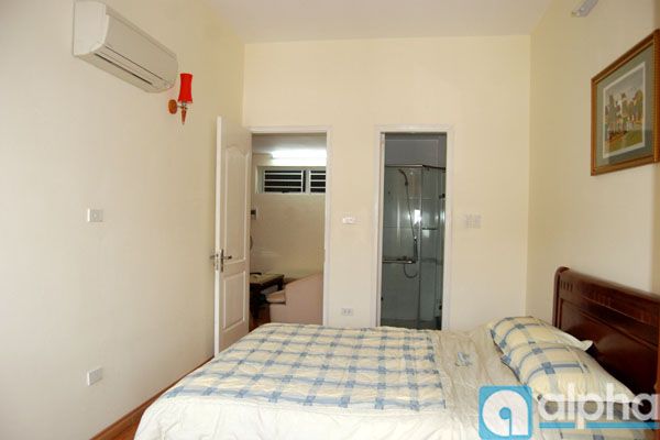 Căn hộ 2 phòng ngủ cho thuê tại Lạc Long Quân, Tây Hồ