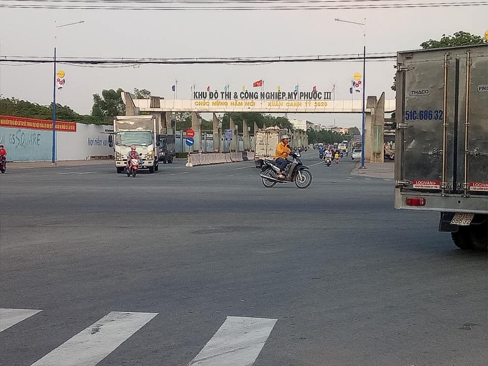 CHÍNH CHỦ CHUYỂN VỀ SÀI GÒN CẦN BÁN GẤP CĂN NHÀ CẤP 4 DÂN CƯ ĐÔNG ,SÁT QL 13