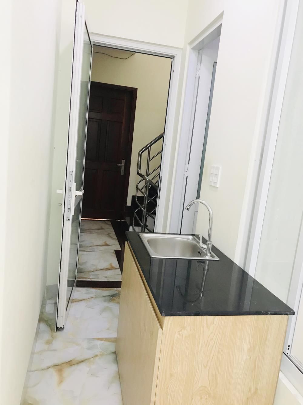 PHÒNG 3,9TR DT 20M HẺM XE HƠI GẦN SÂN BAY TẠI P4 TÂN BÌNH