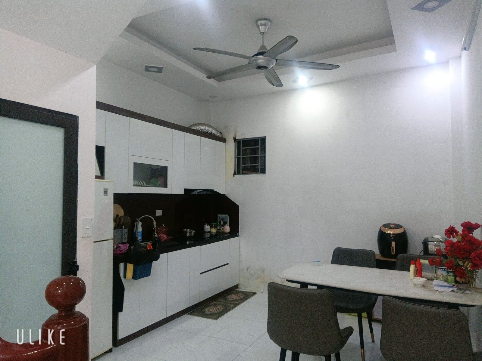 Nhà mới đẹp ở luôn, chủ tặng toàn bộ nội thất chủ mới chỉ sách vậy về ở.