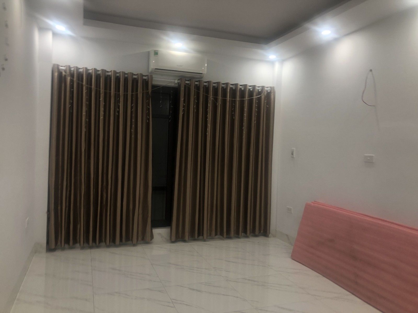 Ô TÔ ĐỖ CỬA- NGÕ THÔNG- 5M Ô TÔ TRÁNH ĐỖ NGÀY ĐÊM- 5 TẦNG MỚI- 2 THOÁNG