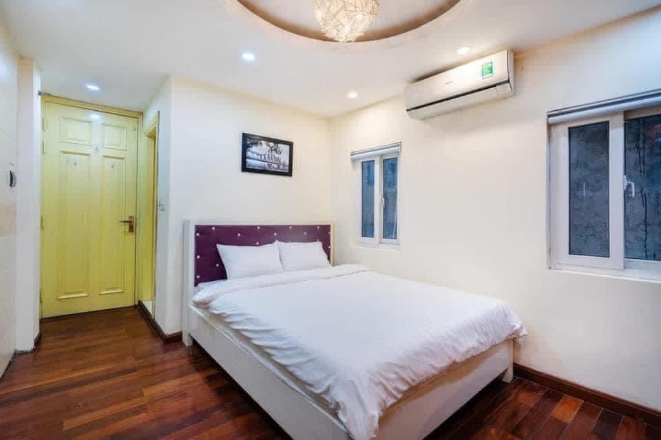 CỰC HIẾM NHÀ BÁN - GIỮA BÀ TRIỆU PHỐ HUẾ - 6 TẦNG SỪNG SỮNG - Ô TÔ ĐỖ CỔNG