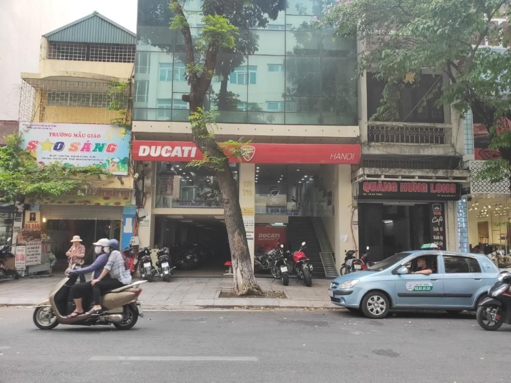CHO THUÊ NHÀ MẶT PHỐ BÀ TRIỆU, HN, DIỆN TÍCH 170M, TẦNG 1, MT 10M :LH 0971830338
