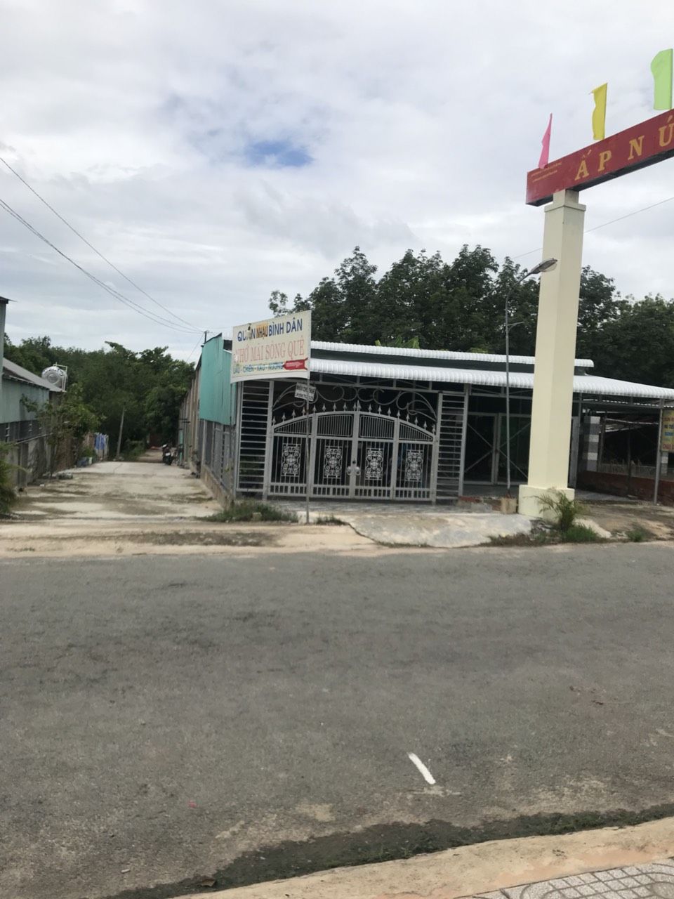 cần tiền bán gấp nhà nghỉ đc.114.ấp phố núi đất.xã đình thành.huyện đầu tiến .tỉnh bình dương