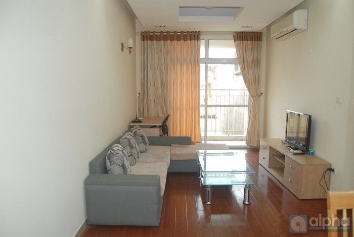 Cho thuê căn hộ 2 phòng ngủ, nội thất đẹp tại tòa 713 Lạc Long Quân