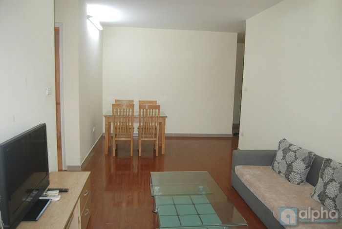 Cho thuê căn hộ 2 phòng ngủ, nội thất đẹp tại tòa 713 Lạc Long Quân