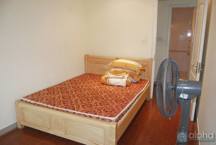 Cho thuê căn hộ 2 phòng ngủ, nội thất đẹp tại tòa 713 Lạc Long Quân