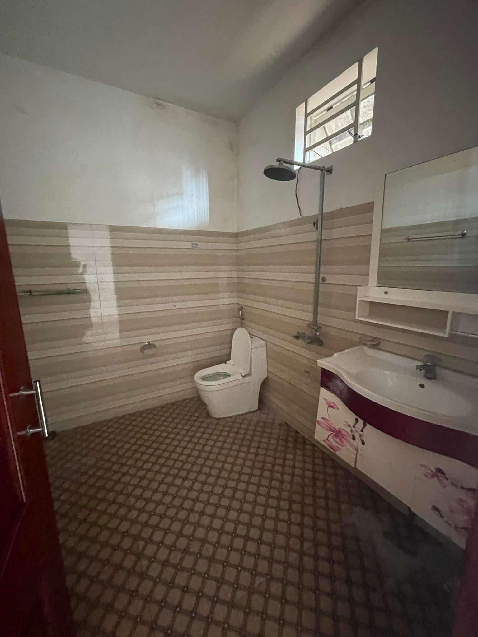 HOT HOT – CHO THUÊ NHÀ MẶT TIỀN VÀNH ĐAI 240m2 GIÁ CỰC MỀM CHỈ 6 TRIỆU/THÁNG!!