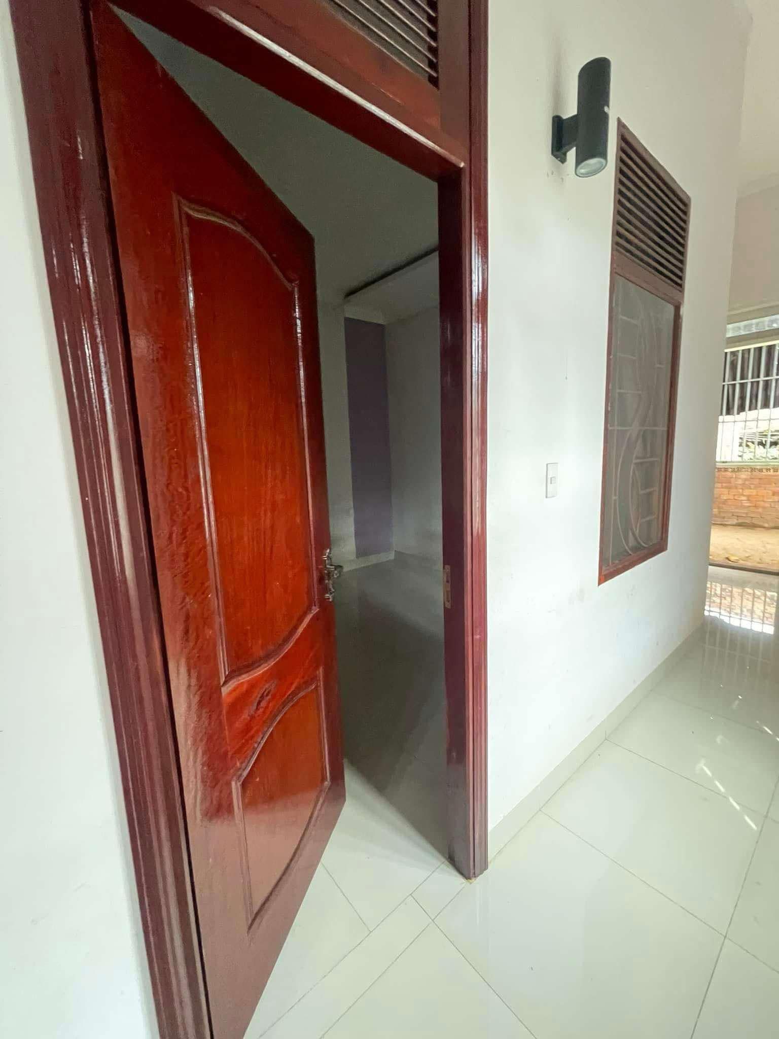 HOT HOT – CHO THUÊ NHÀ MẶT TIỀN VÀNH ĐAI 240m2 GIÁ CỰC MỀM CHỈ 6 TRIỆU/THÁNG!!