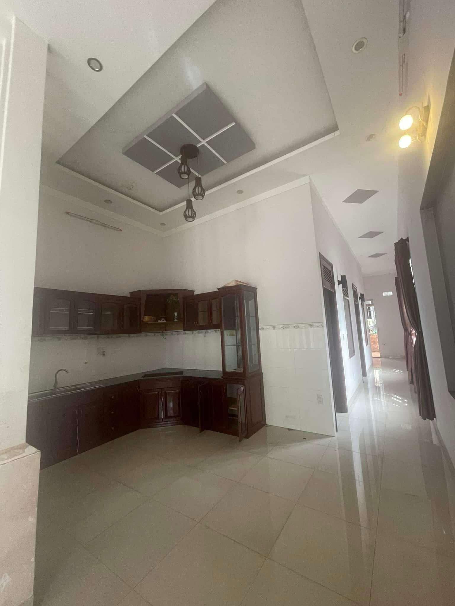 HOT HOT – CHO THUÊ NHÀ MẶT TIỀN VÀNH ĐAI 240m2 GIÁ CỰC MỀM CHỈ 6 TRIỆU/THÁNG!!