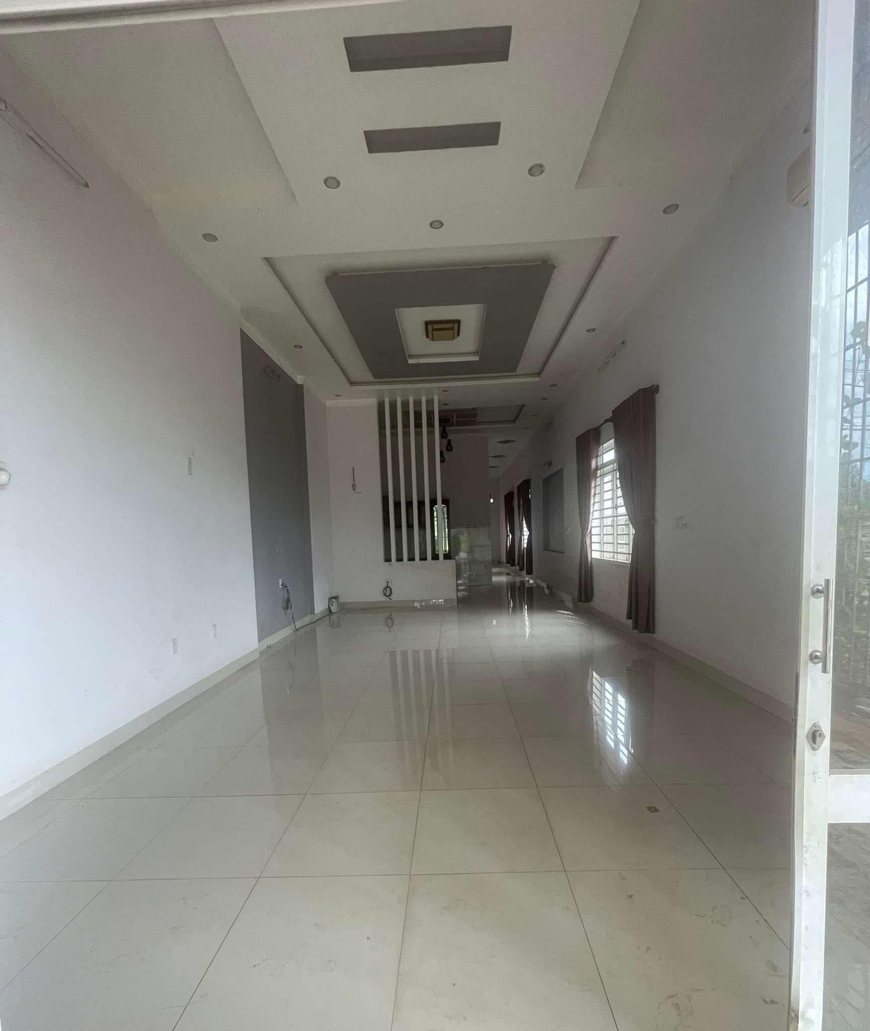HOT HOT – CHO THUÊ NHÀ MẶT TIỀN VÀNH ĐAI 240m2 GIÁ CỰC MỀM CHỈ 6 TRIỆU/THÁNG!!