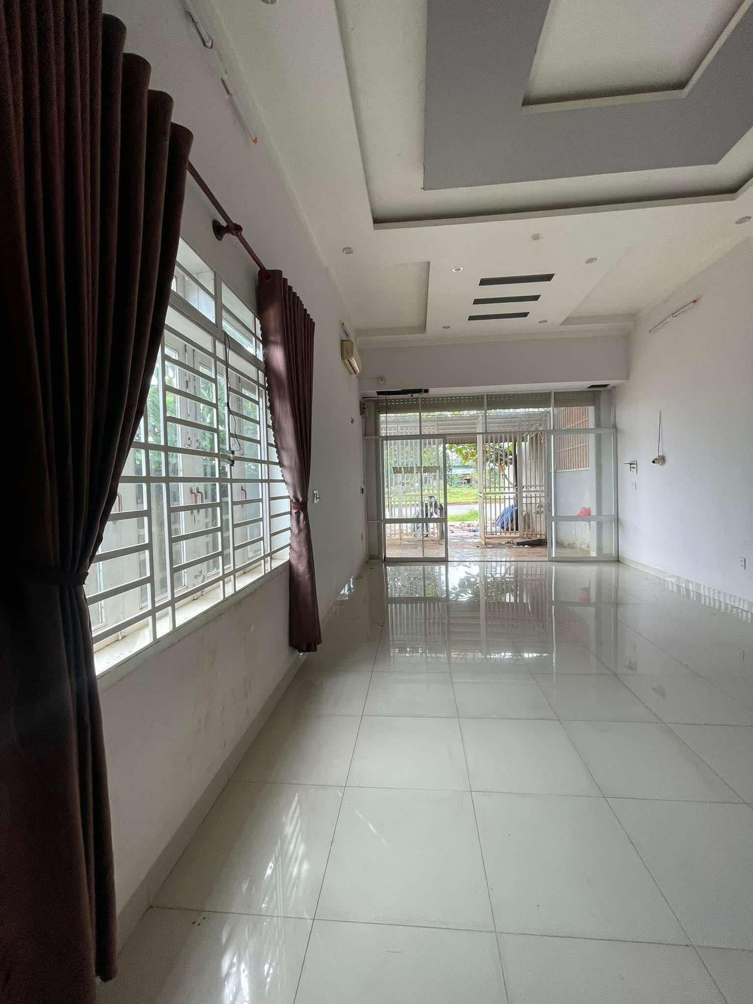 HOT HOT – CHO THUÊ NHÀ MẶT TIỀN VÀNH ĐAI 240m2 GIÁ CỰC MỀM CHỈ 6 TRIỆU/THÁNG!!