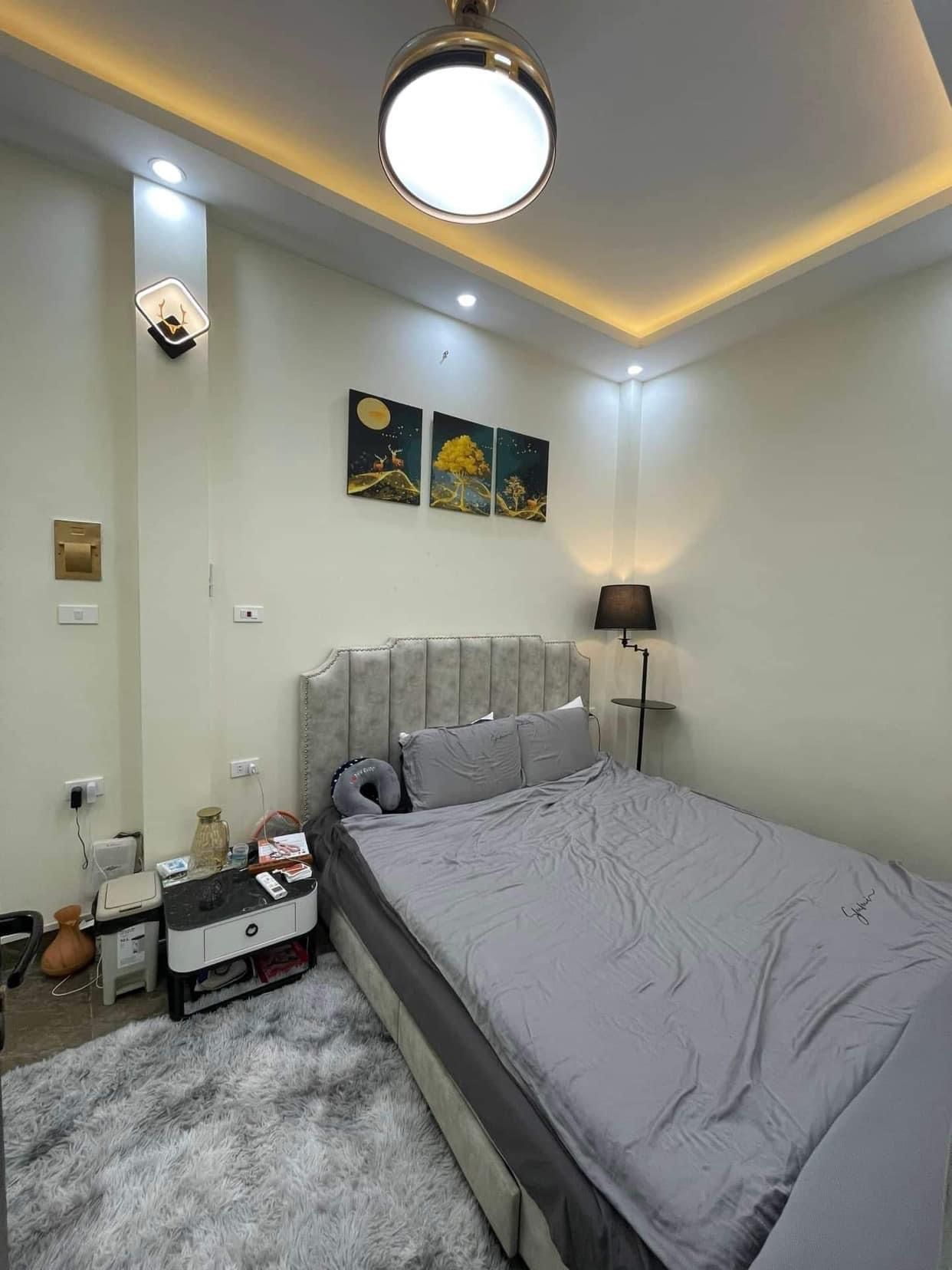 CHỈ 2.X TỶ CÓ NGAY NHÀ THÁI THỊNH - ĐỐNG ĐA 28m2 x 5 tầng , mặt tiền 4m