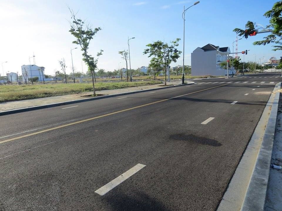 CỰC SỐC: ĐẤT QUẬN 2, THỔ CƯ 100%,MẶT TIỀN NGUYỄN THỊ ĐỊNH, GIÁ CHỈ: