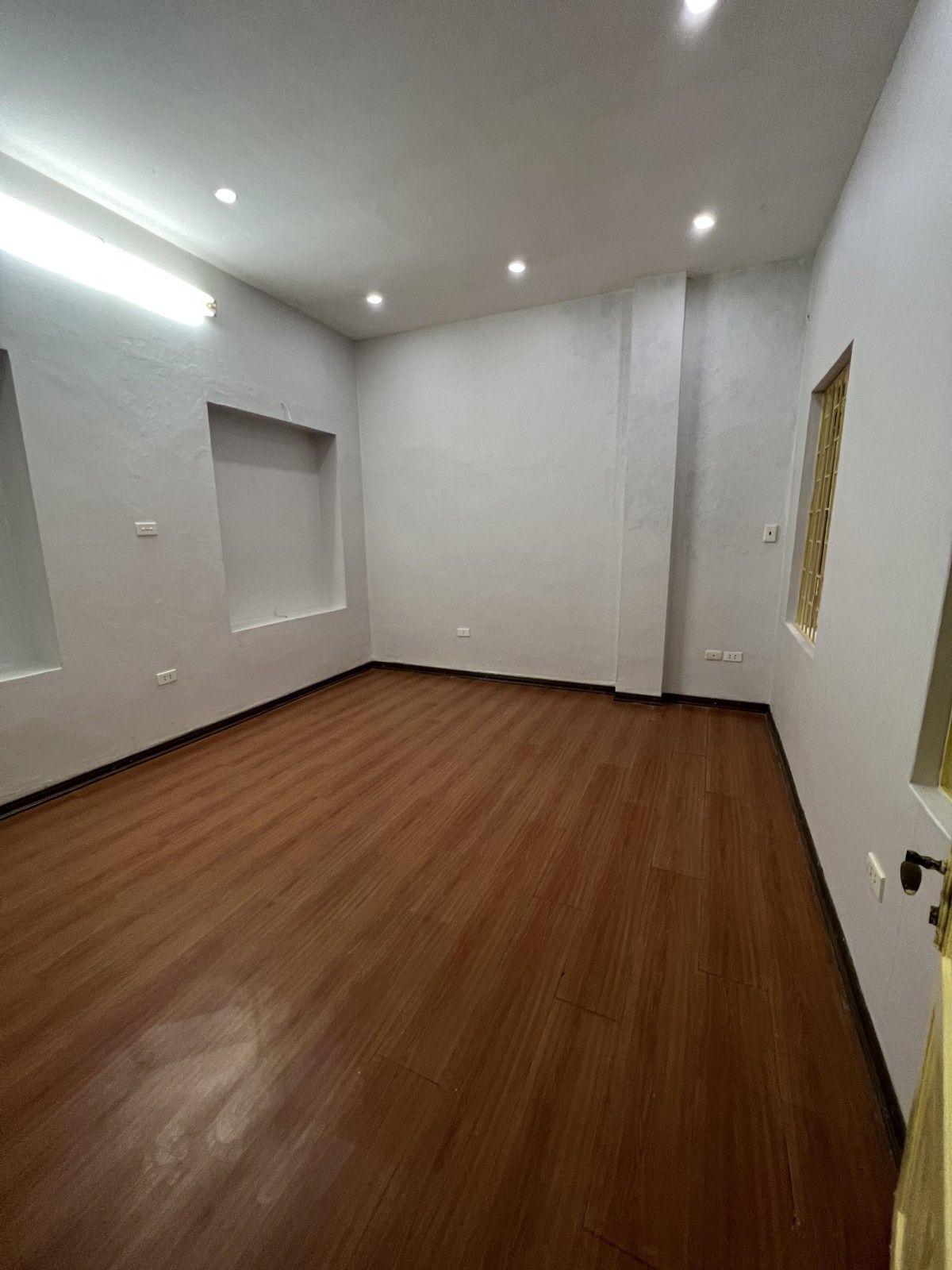 TRUNG TÂM BA ĐÌNH, NHÀ ĐẸP, GẦN PHỐ đi đâu cũng tiện, nhà gần ô tô, giá hợp lý