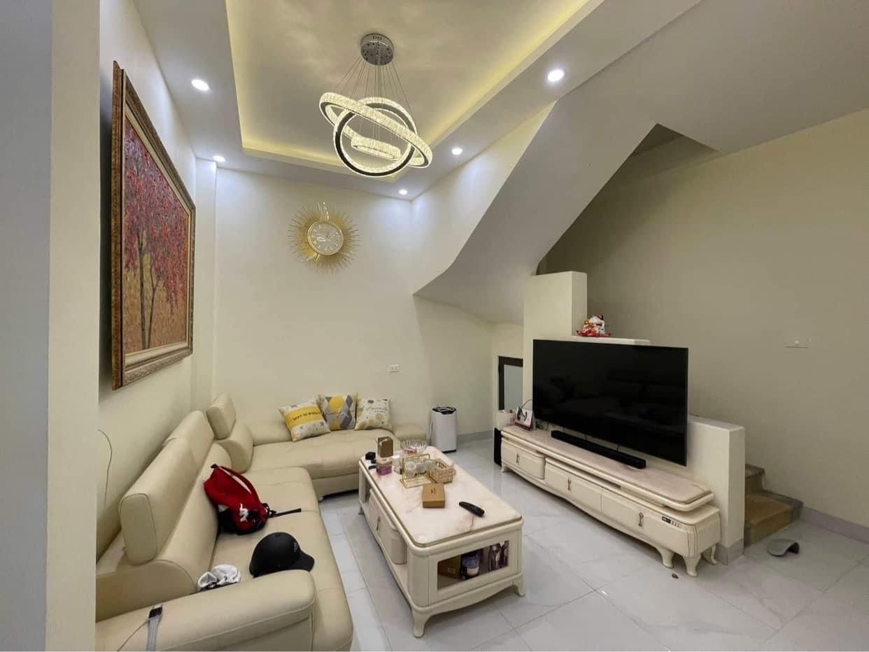 CHỈ 2.X TỶ CÓ NGAY NHÀ THÁI THỊNH - ĐỐNG ĐA 28m2 x 5 tầng , mặt tiền 4m