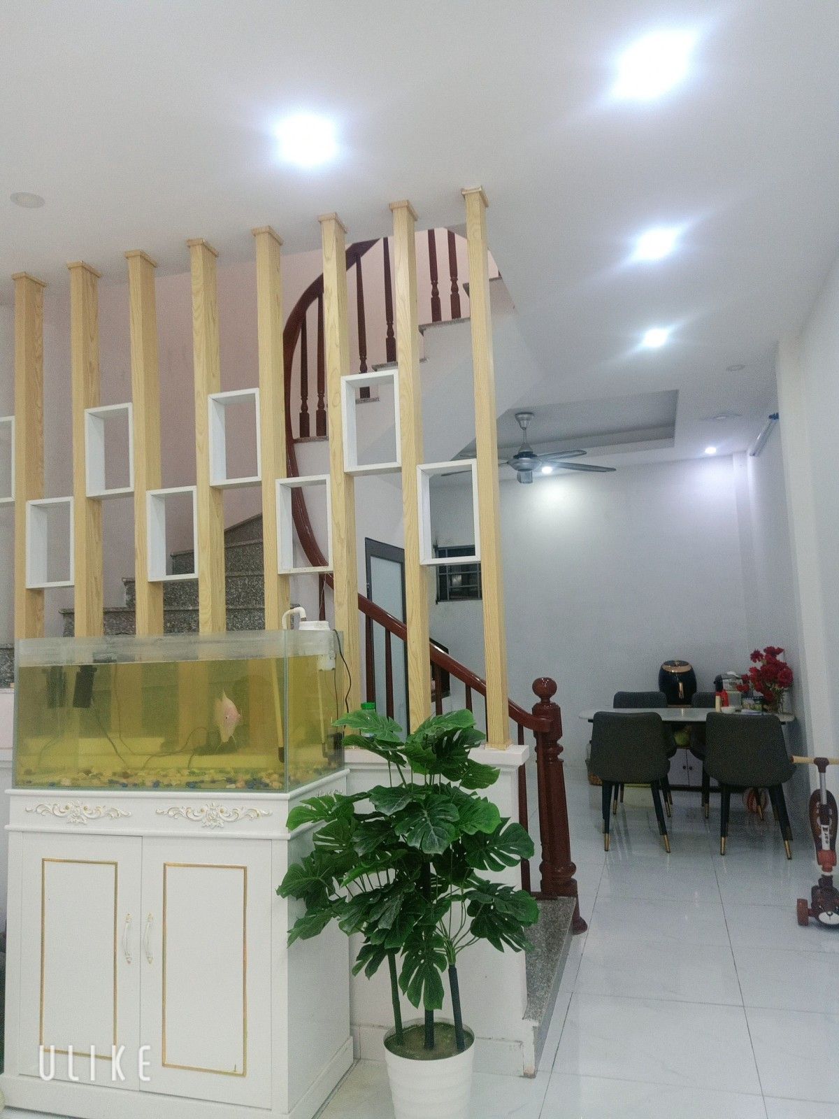 Nhà mới đẹp ở luôn, chủ tặng toàn bộ nội thất chủ mới chỉ sách vậy về ở.