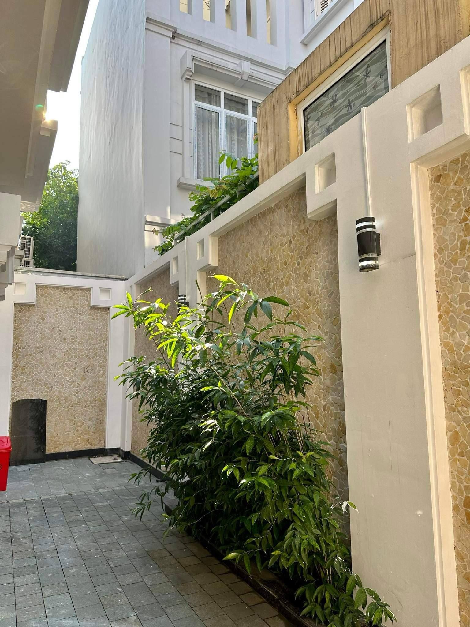 Cần cho thuê gấp Biệt thự Ciputra Xuân La Tây Hồ DT 180m Khu T7