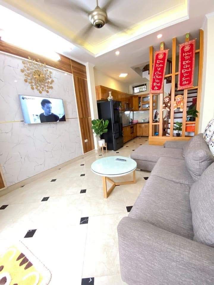 Nhà đẹp bay nhanh 2 mặt thoáng Sân riêng Trung Tâm quận Đống Đa