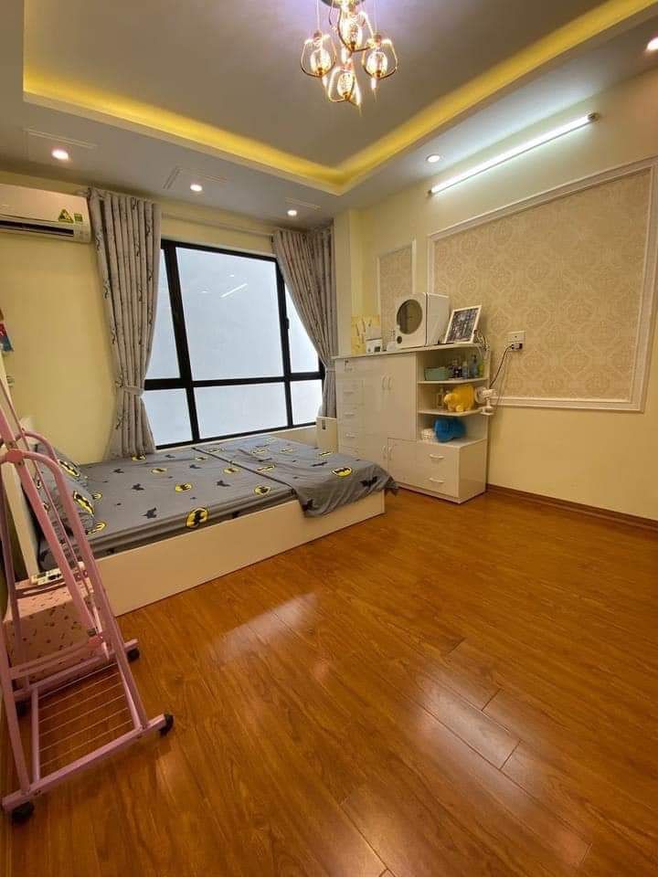 Nhà đẹp bay nhanh 2 mặt thoáng Sân riêng Trung Tâm quận Đống Đa
