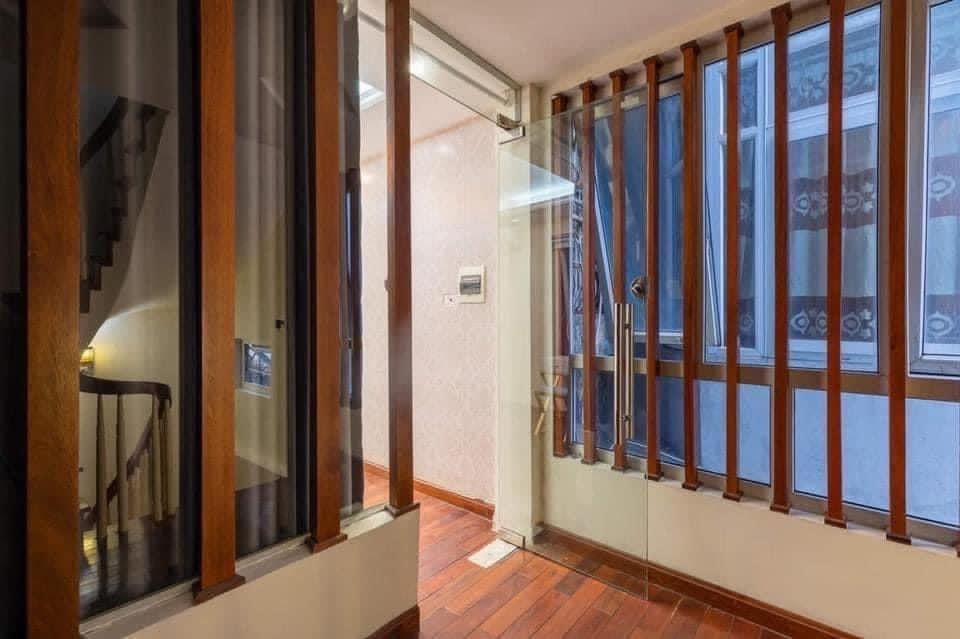CỰC HIẾM NHÀ BÁN - GIỮA BÀ TRIỆU PHỐ HUẾ - 6 TẦNG SỪNG SỮNG - Ô TÔ ĐỖ CỔNG