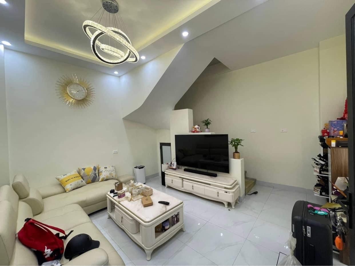 CHỈ 2.X TỶ CÓ NGAY NHÀ THÁI THỊNH - ĐỐNG ĐA 28m2 x 5 tầng , mặt tiền 4m