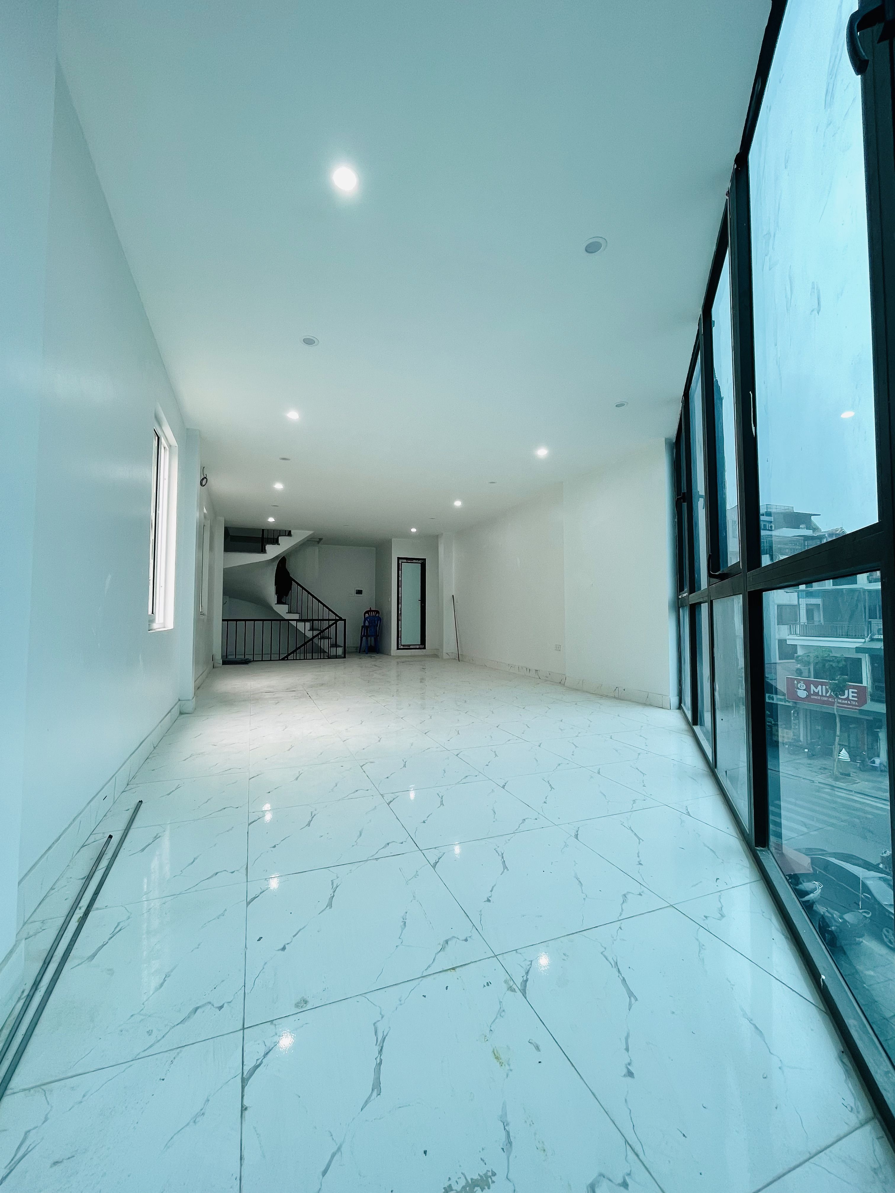 Cho thuê Nhà mặt tiền đường Lạc Long Quân, Phường Nhật Tân, Diện tích 210m², Giá Thương lượng