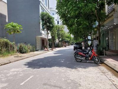 Đất phân lô, gần phố Ô tô tránh, phố Phùng Hưng, Hà Đông 50m Đông