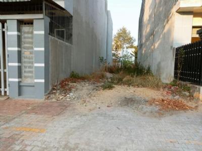 Đường 8m, vỉa hè 3m Diện tích: 5x20m Khu công nhân đông, an ninh, rộng rãi