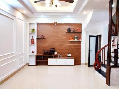 Bán nhà Bát Khối Long Biên, 32m x 5T, MT 6m, Giá 2,75 tỷ.