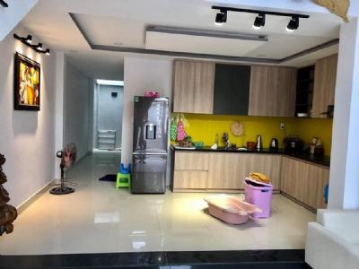 Chính chủ cho thuê nhà kiệt Cù Chính Lan, gần chợ. Diện tích 80m2, 2 pn, 2 toilet, bếp, khách