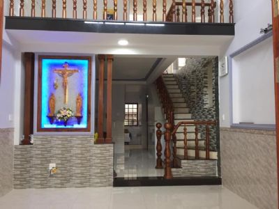 Nhà có việc gấp nên cần bán gấp căn nhà 1 trệt 1 lầu sát bên nhà thờ Thanh Hải cách lotte 3 phút