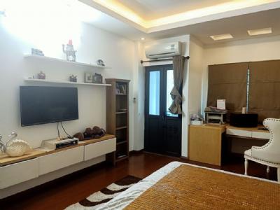 NGÃ 6 Ô CHỢ DỪA - ĐỐNG ĐA. NHÀ SIÊU ĐẸP, CÁCH MP 20M. DT 45mx4 tầng, mt 4m. Giá chỉ hơn 3 tỷ.