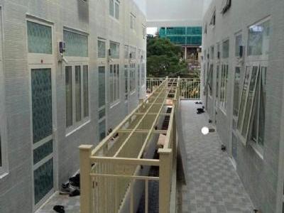 Nhà trọ mới làm cho khách thuê.Diện tích 20m2 gác bê tông 16m2.