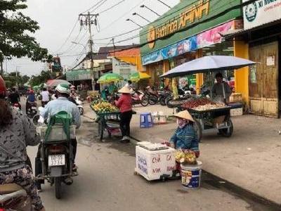 bán căn nhà mặt tiền ngay chợ Ngã Ba Bầu .đường Bùi văn Ngữ .Q12.vị trí đẹp kinh doanh ok