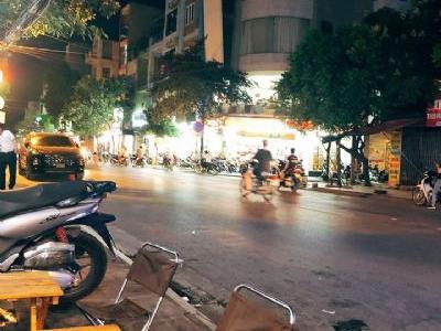 Cho thuê cửa hàng kinh doanh mặt phố Đê La Thành