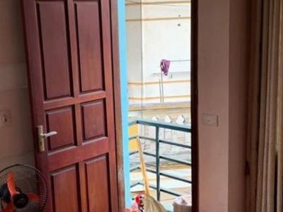 Nhà 2 mặt thoáng, ngõ thông ra Chùa Láng gần Luật, Ngoại Thương, Ngoại Giao, Giao thông vận tải.