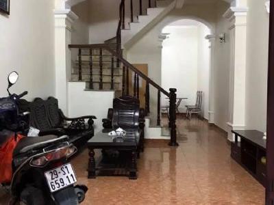 Cho hộ gia đình thuê nhà nguyên căn Ngõ 107. Phường Xuân La - Tây Hồ. Cách đường Võ chí Công 300m