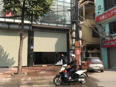 Cần cho thuê nhà mặt phố Phan Kế Bính mới, nhà có mặt tiền rộng hơn 5m, diện tích sà