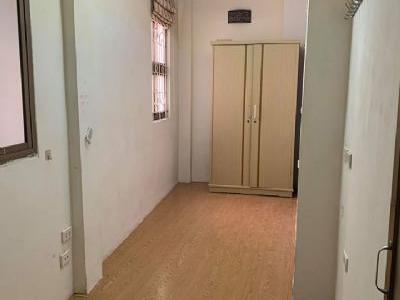 Cho thuê nhà ngõ 79 cầu giấy Gồm 2 phòng ngủ to và 2 phòng bé , 2 wc