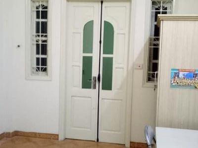 Cho thuê nhà riêng 4,5 tầng ở phố Hoàng Quốc Việt Cầu Giấy . Giá 7tr/ tháng.