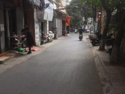 Ô tô đỗ gần nhà vài mét. Ngõ thông, rộng rãi. Dt 36m2, 4 tầng, 4 ngủ. Trung tâm quận Đống Đa
