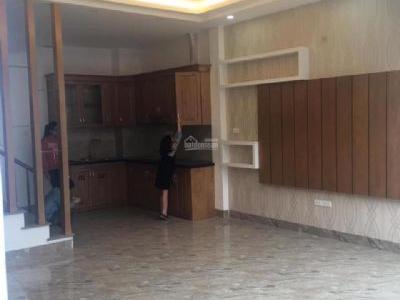 Cần cho thuê nhà nguyên căn tại Ngọc Thuỵ Nhà 4 tầng 1 tum, diện tích 35m2/ sàn