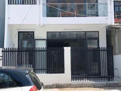 cần bán lại căn nhà cấp 2 (1 lầu 1 trệt) đường Hoàng Diệu khu lấn biển 16ha