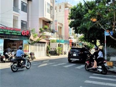 Cần bán căn nhà nằm trên đường NGÔ ĐỨC KẾ vị trí gần ngã tư thuận tiện giao dịch kinh doanh.
